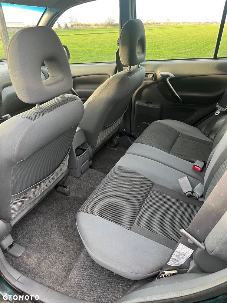 Toyota RAV4 2.0 VVT-i 4x4 - 11