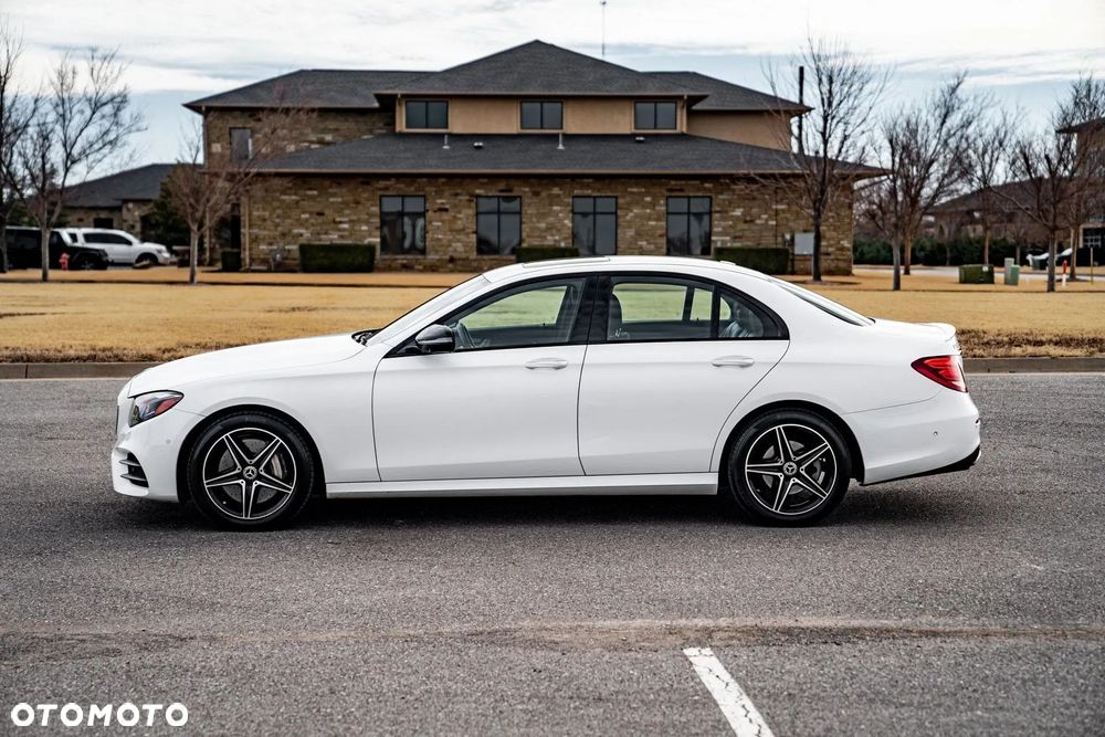 Mercedes-Benz Klasa E 300 9G-TRONIC AMG Line - 13