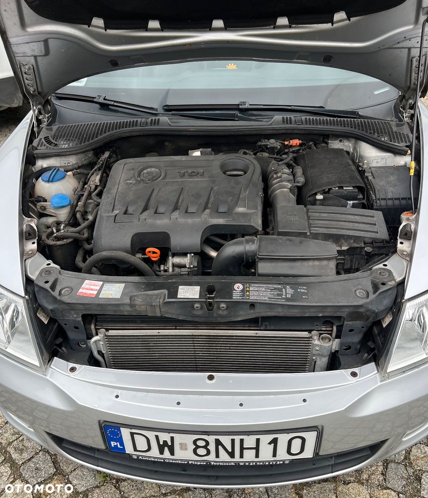 Skoda Octavia Combi 2.0 TDI DPF Elegance - 9