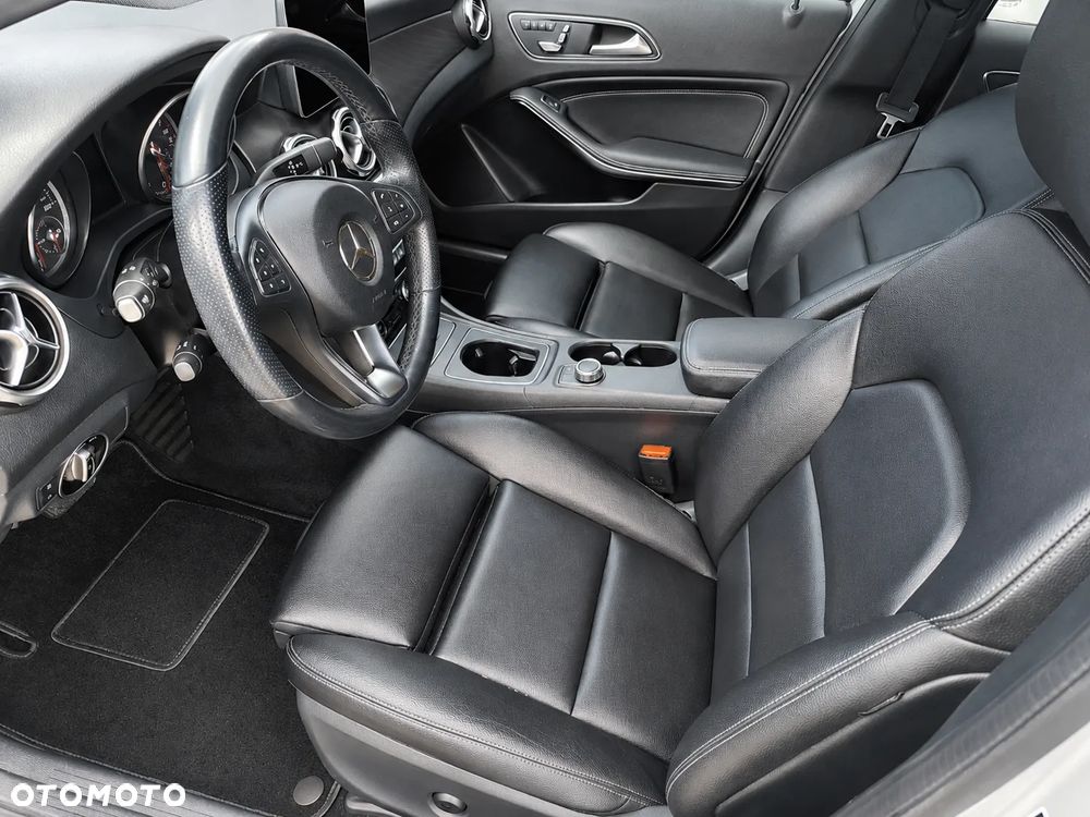 Mercedes-Benz GLA 250 7G-DCT - 14
