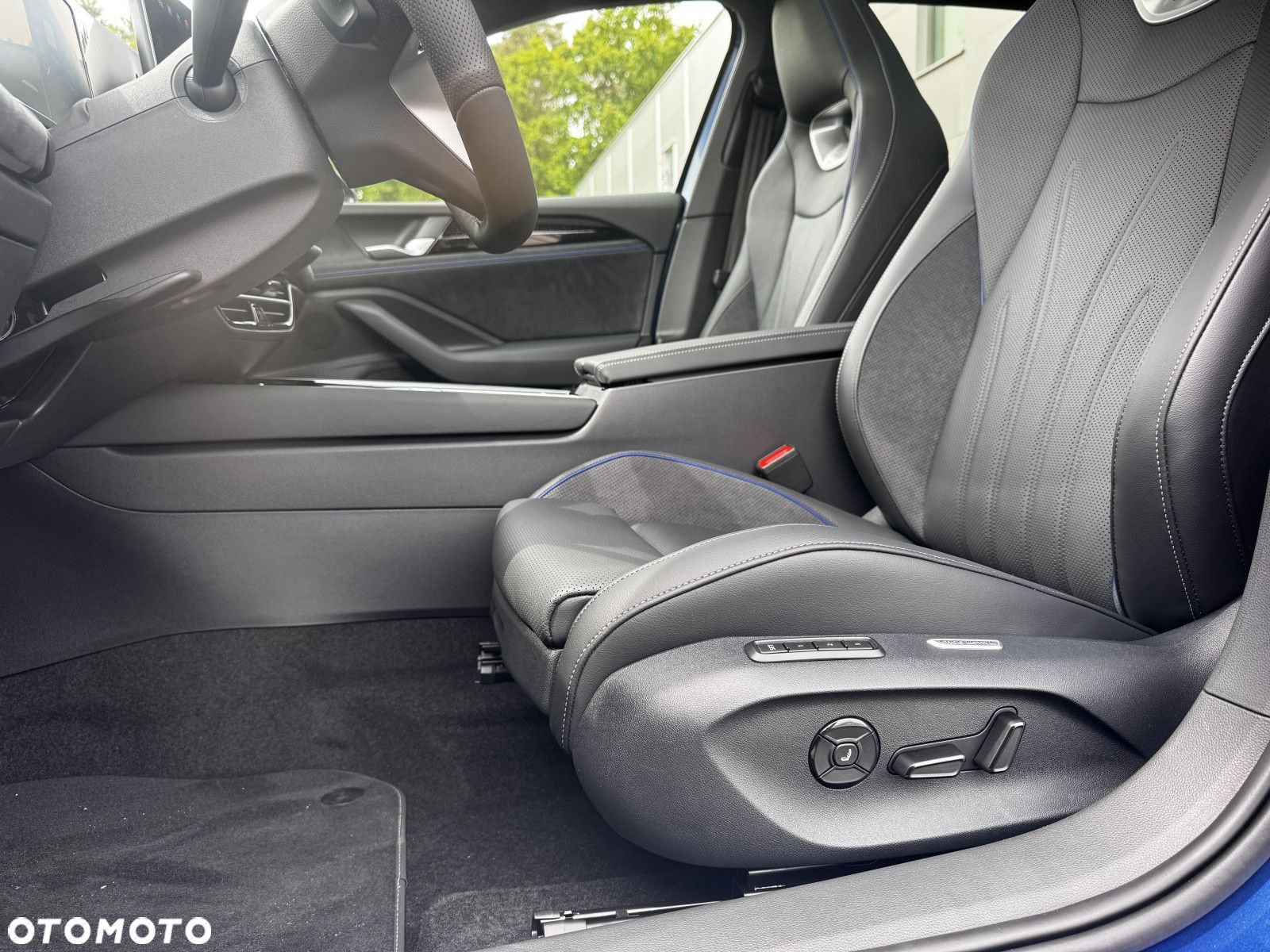 Volkswagen Passat - 13
