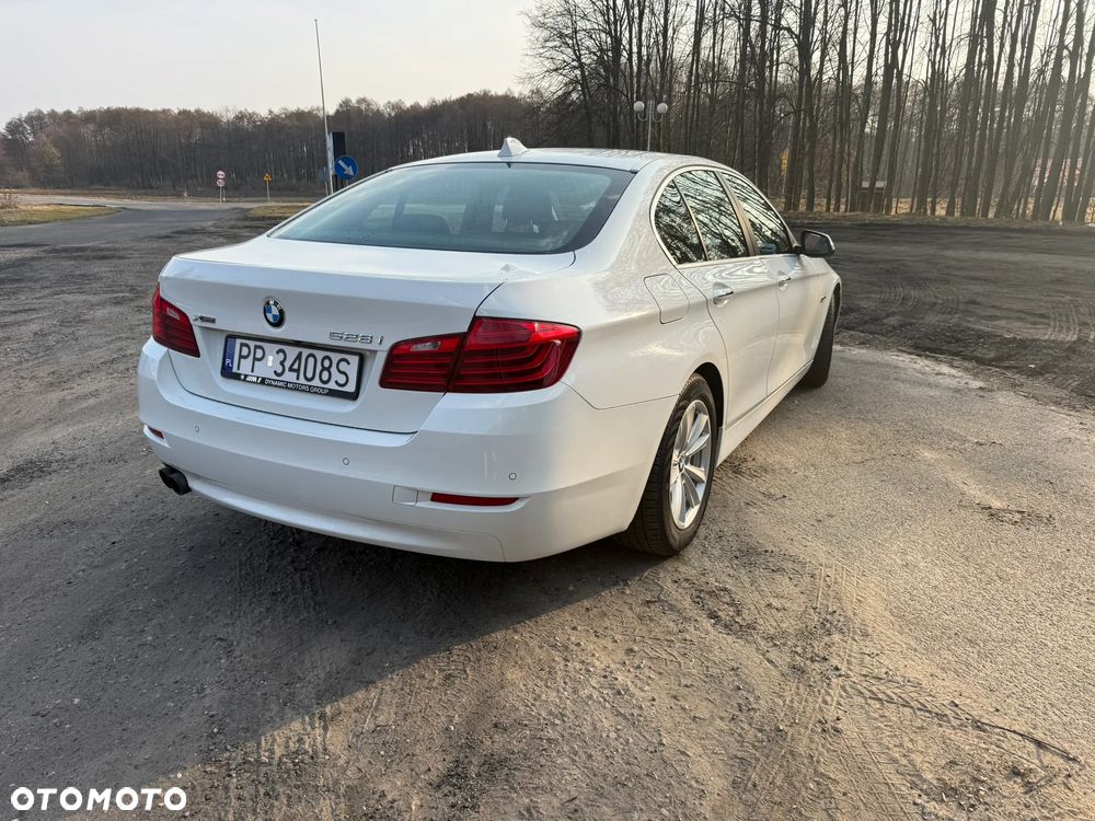 BMW Seria 5 528i xDrive - 3