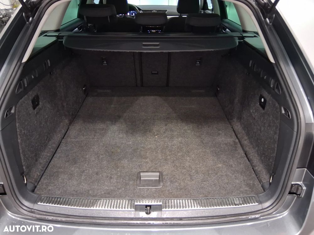 Skoda Superb 2.0 TDI DSG Ambition - 37