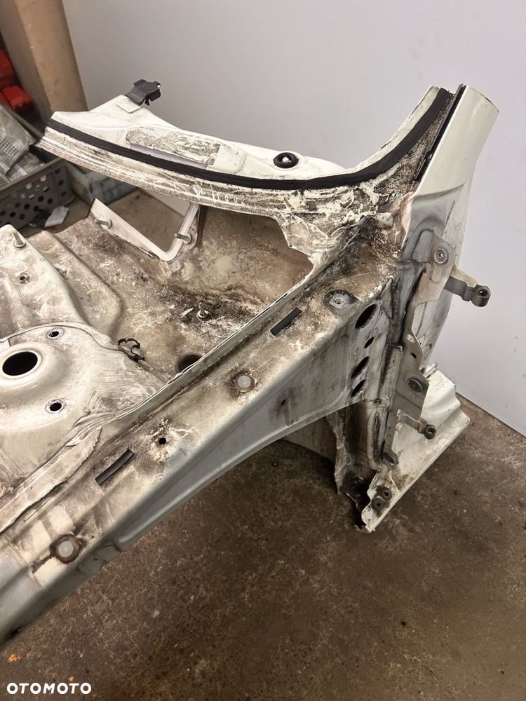 PRZEDNIA ĆWIARTKA PRAWA/LEWA PODŁUŻNICA FATRUCH HB 5D 12-20 Audi A3 8V 0V4 LY9K - 2