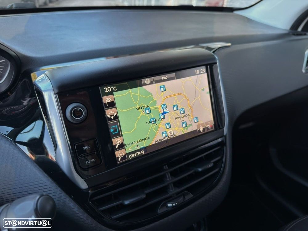Peugeot 2008 1.2 PureTech Allure - 21
