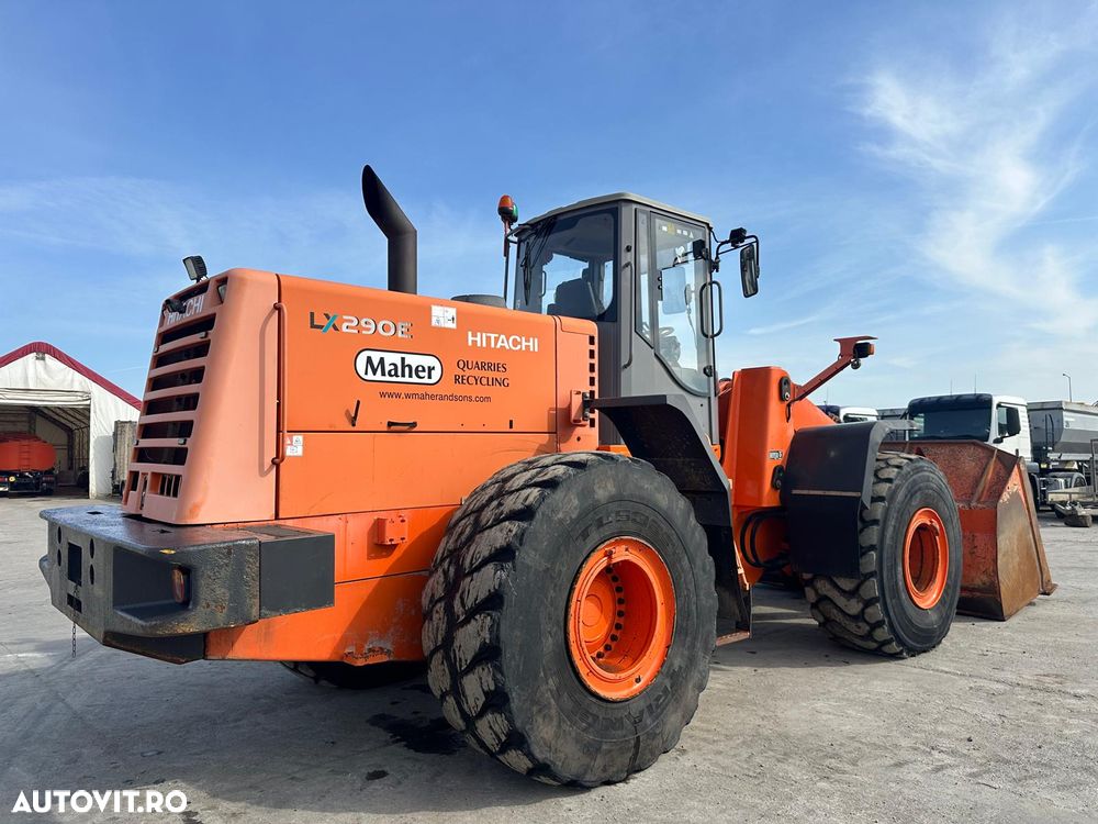 Hitachi LX290E - 4