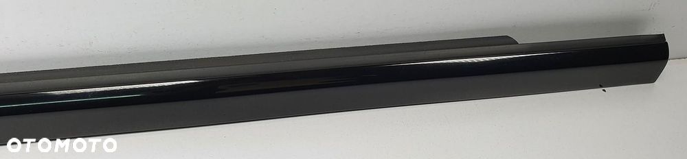 LISTWA ZGARNIAJACA DRZWI LEWY PRZOD MERCEDES W213 A2137209504 - 2