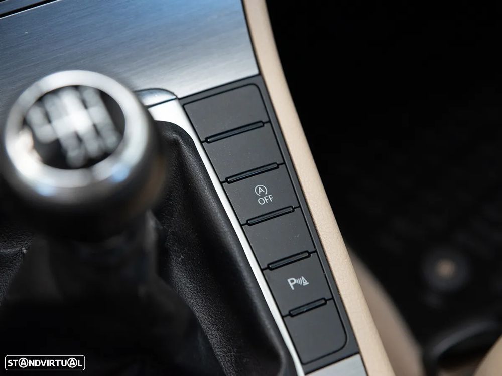 VW Passat 1.6 TDI Confortline BM - 27