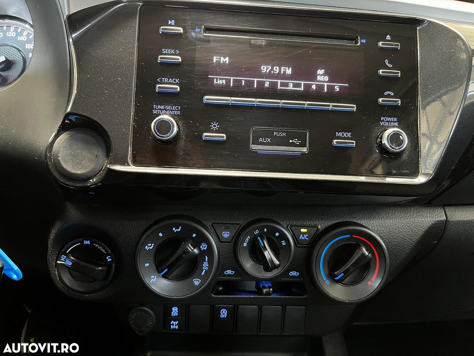 Toyota Hilux 2.4D 150CP 4x4 Double Cab 6MT Comfort - 10