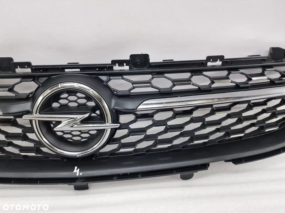 OPEL CORSA F 19- ATRAPA / GRILL PRZEDNI PRZÓD / CHROMOWANE PASECZKI , NR 9829474180 / 982947418000 , NR AUKCJI GL4 - 5