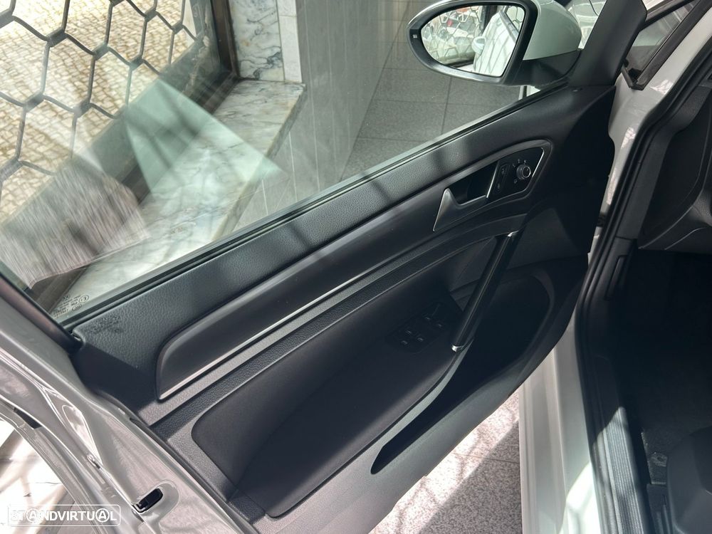 VW Golf 1.0 TSI Confortline - 17