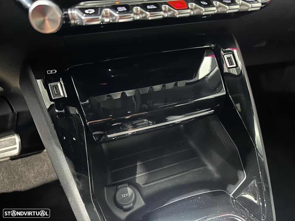 Peugeot e-2008 50 kWh GT - 39