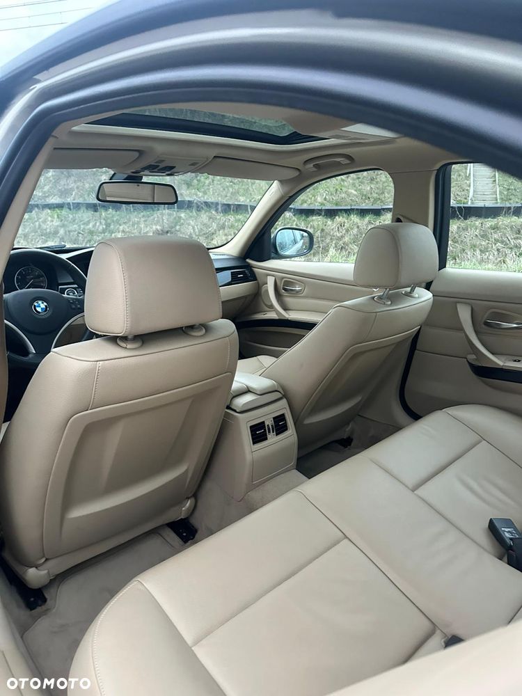 BMW Seria 3 320i - 5