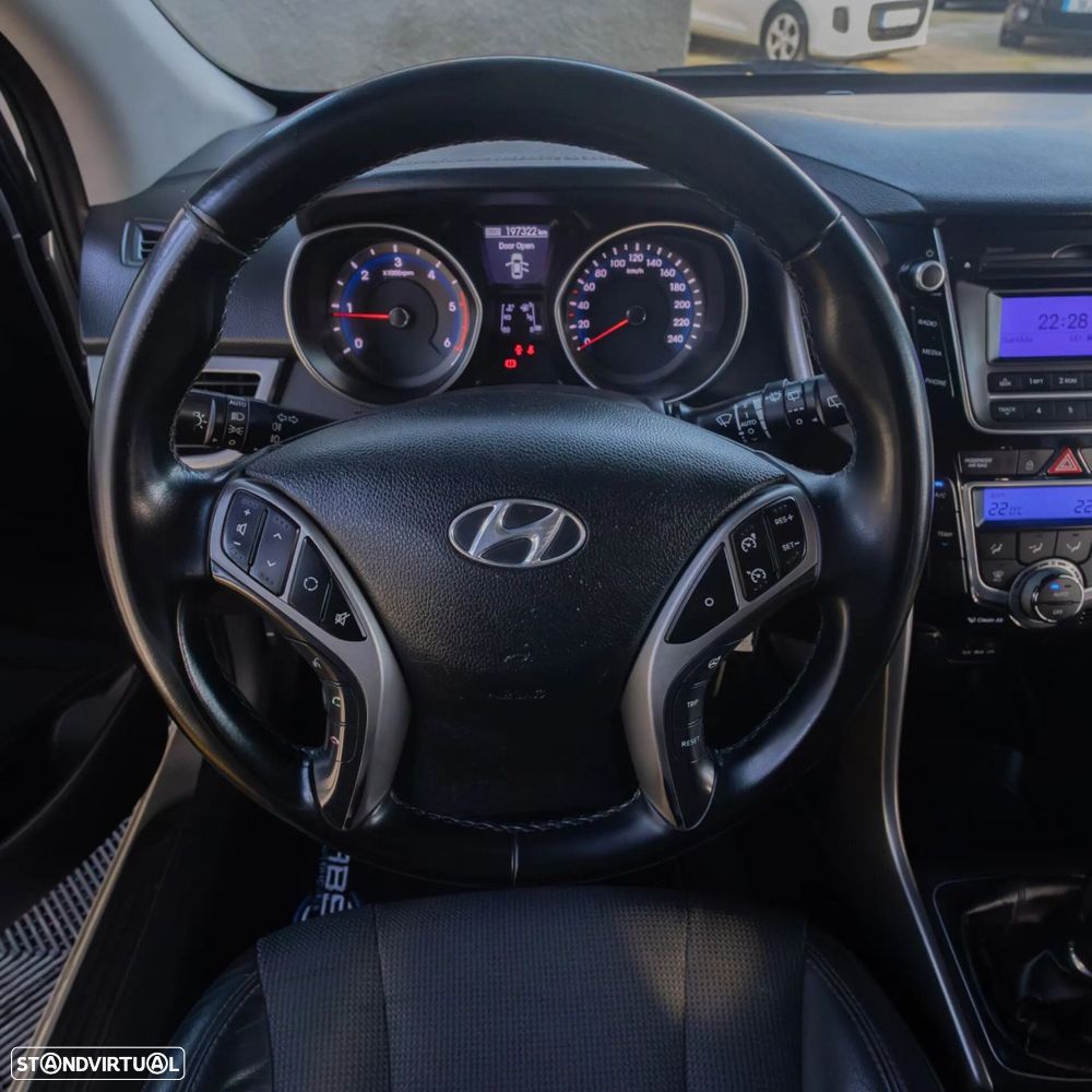 Hyundai i30 SW 1.6 CRDi Style J17 - 14