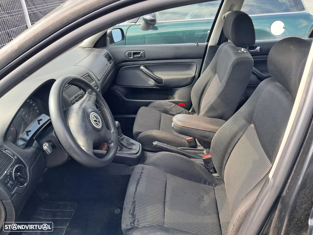 VW Bora 1.9 TDi Highline - 1