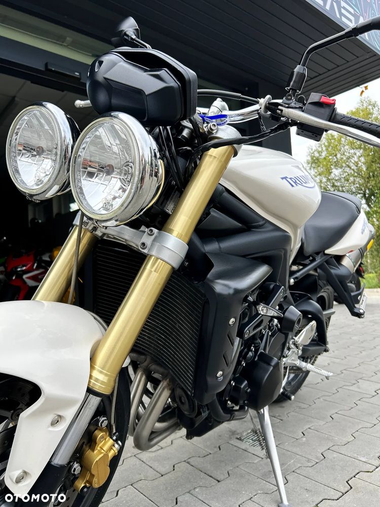 Triumph Street Triple - 19