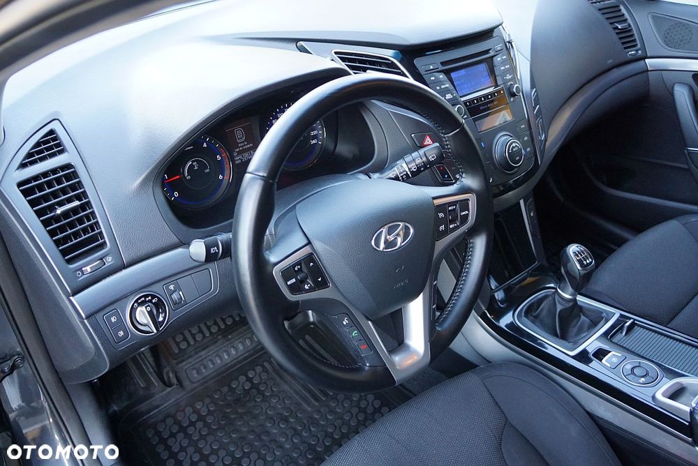 Hyundai i40 i40cw 1.7 CRDi Fifa World Cup Edition - 9