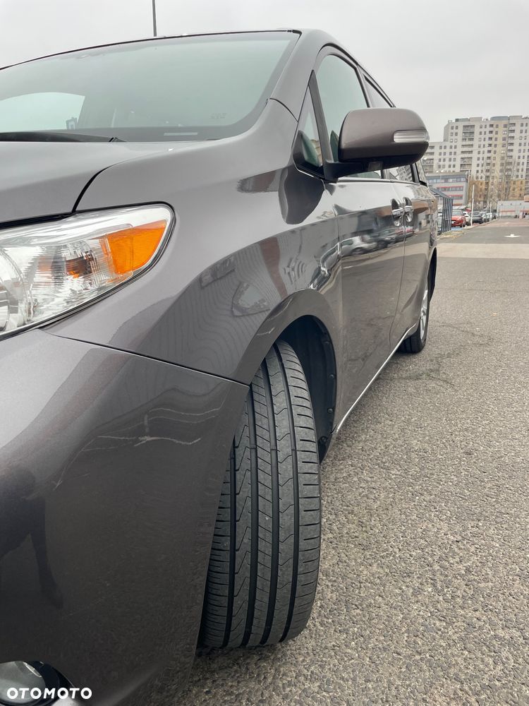 Toyota Sienna 3.5 XLE AWD - 28