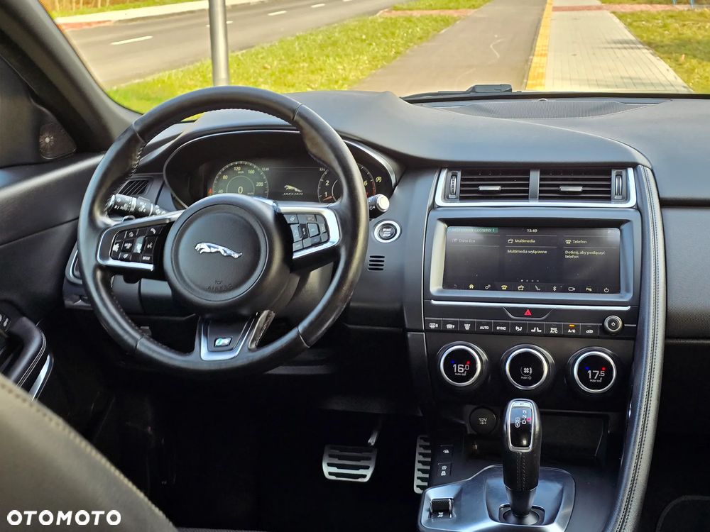 Jaguar E-Pace P200 AWD R-Dynamic - 29