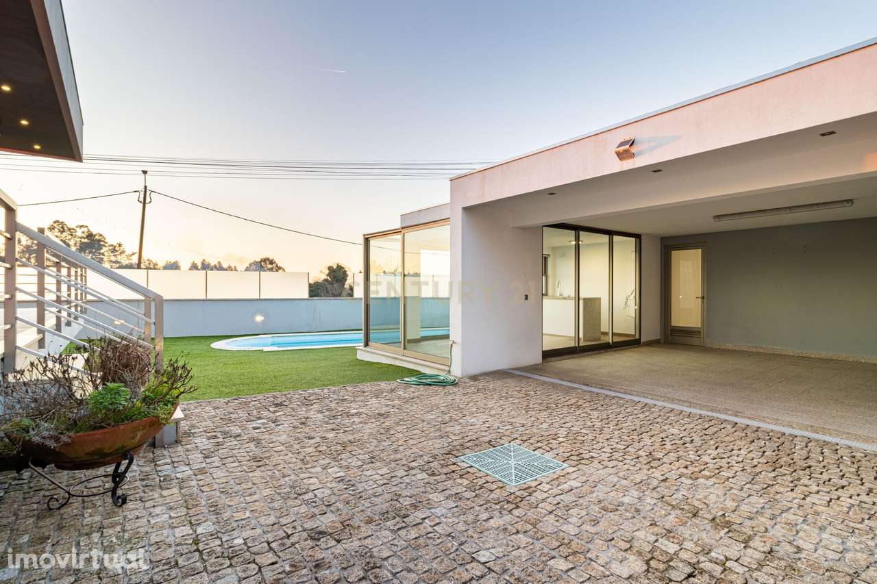 Moradia T3+1 com piscina - Santa Maria da Feira - Grande imagem: 3/46