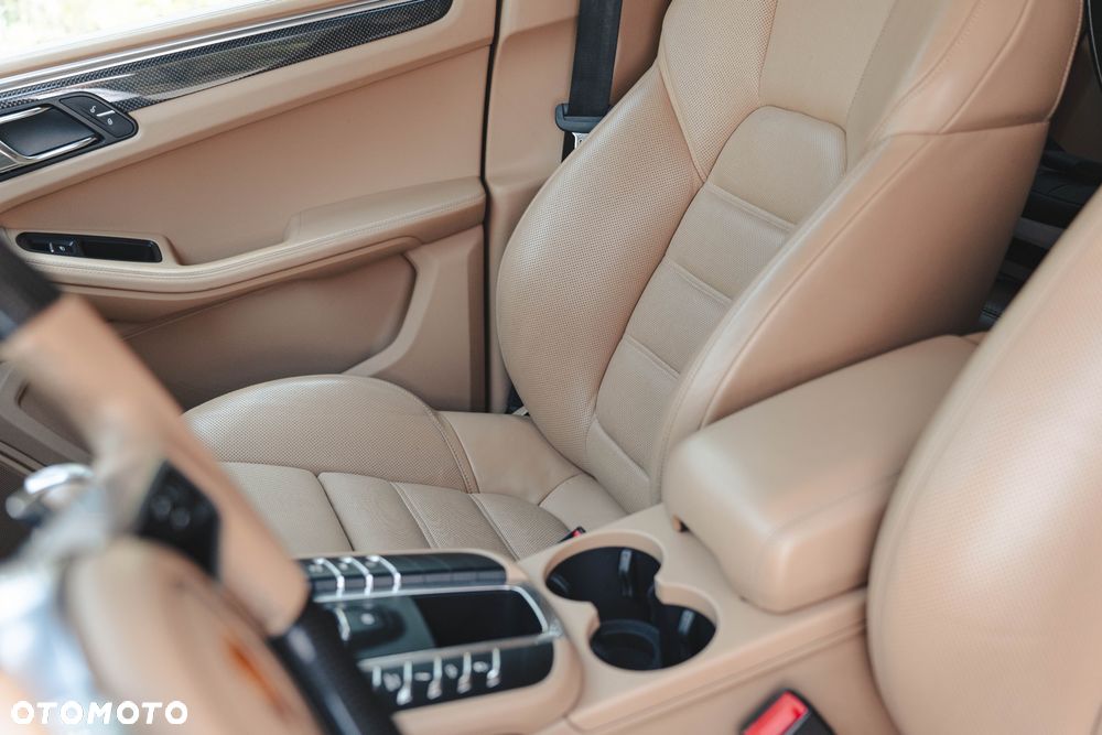 Porsche Macan Turbo - 14