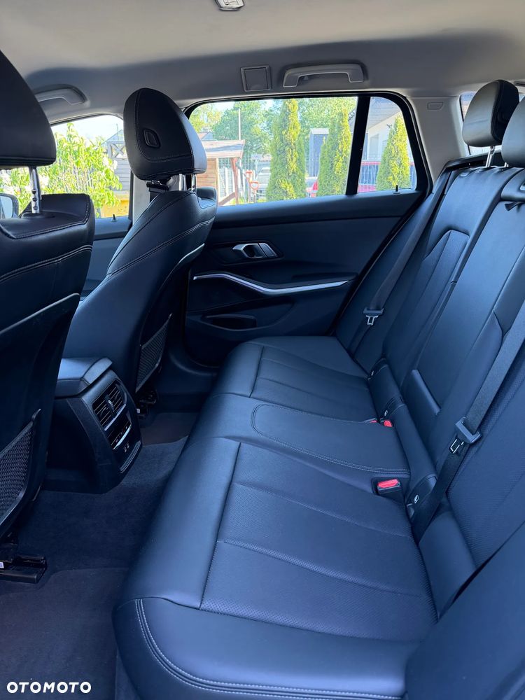 BMW Seria 3 318i Sport Line - 12