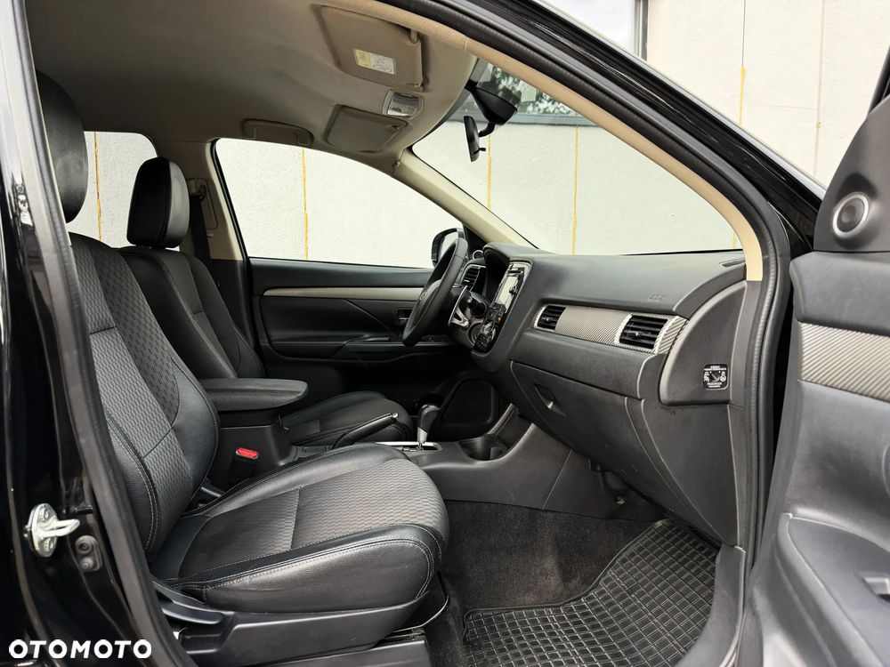 Mitsubishi Outlander 2.0 Intense + 4WD CVT - 10
