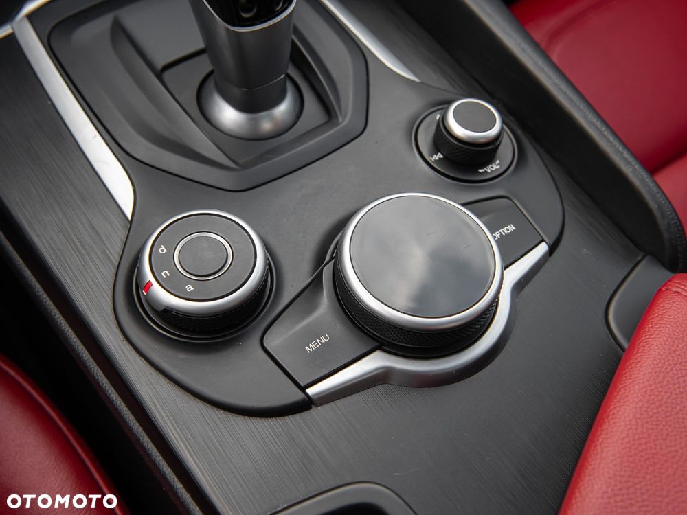 Alfa Romeo Giulia - 33