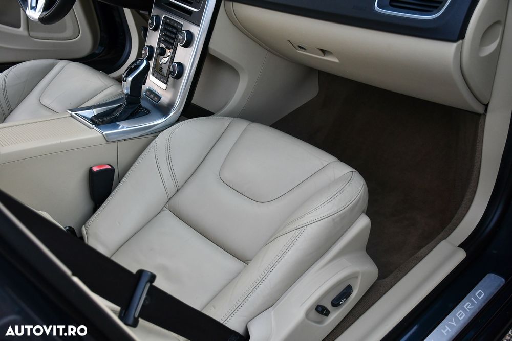 Volvo V60 D6 Plug-In-Hybrid AWD Geartronic Summum - 25
