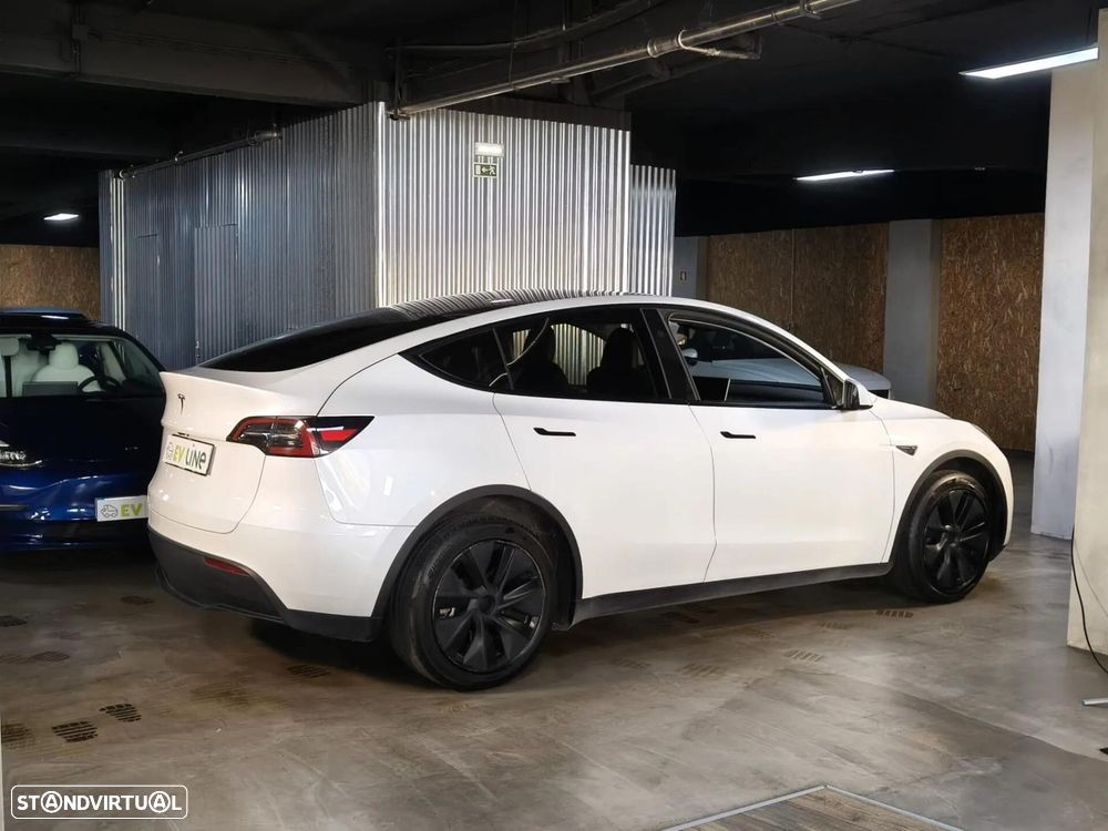 Tesla Model Y RWD - 10