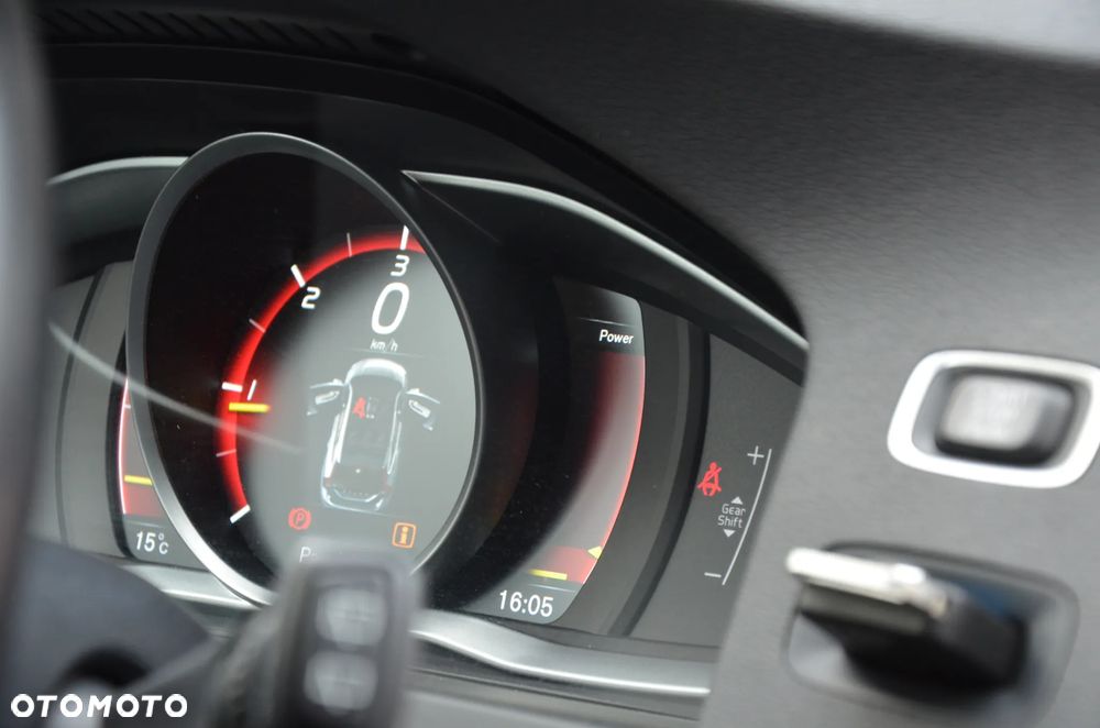 Volvo V60 D2 Momentum - 14