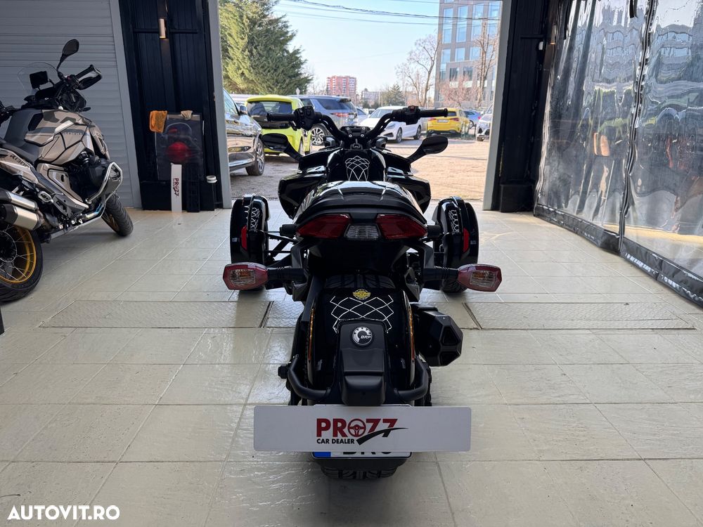 Can-Am Spyder - 6
