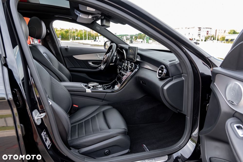 Mercedes-Benz Klasa C 450 AMG 4Matic 7G-TRONIC - 27