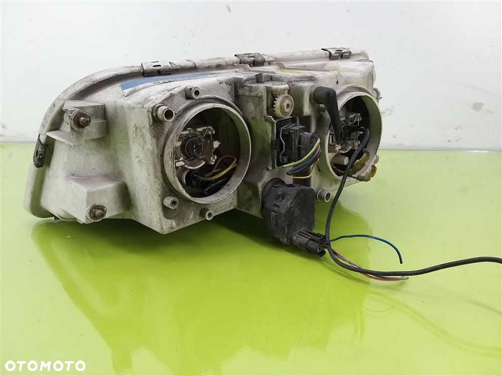 Reflektor lampa przód prawa Volvo  S40 V40 1995-2004 1AG007861-34 149090-00 - 5