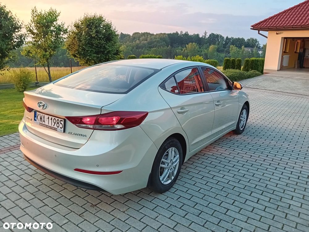 Hyundai Elantra 1.6 Style - 6
