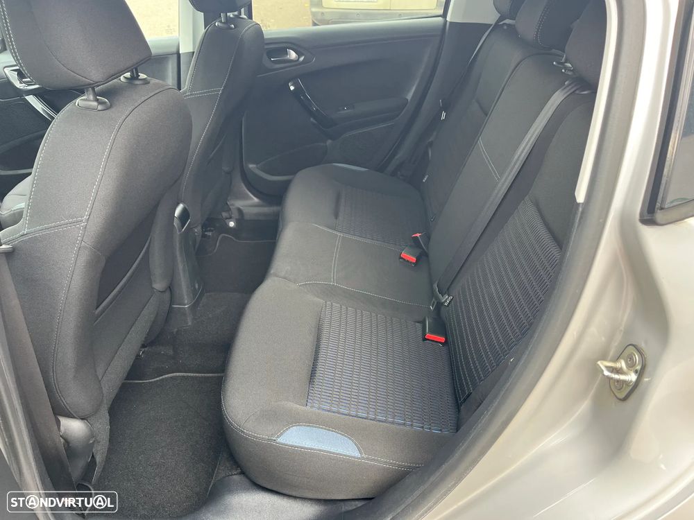 Peugeot 208 1.4 HDi Allure - 10