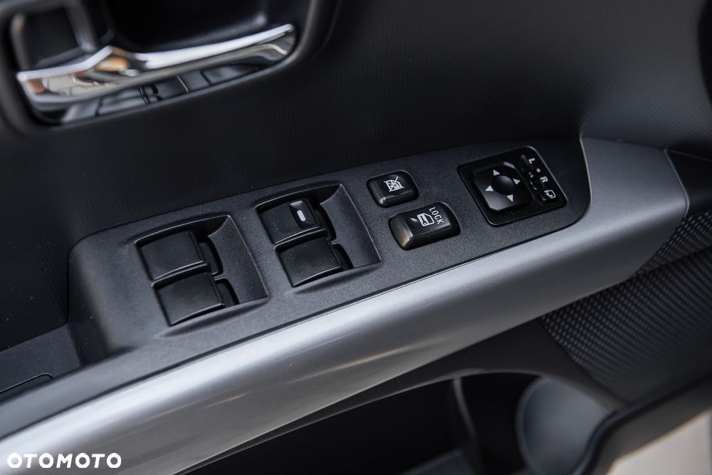 Mitsubishi Outlander - 16