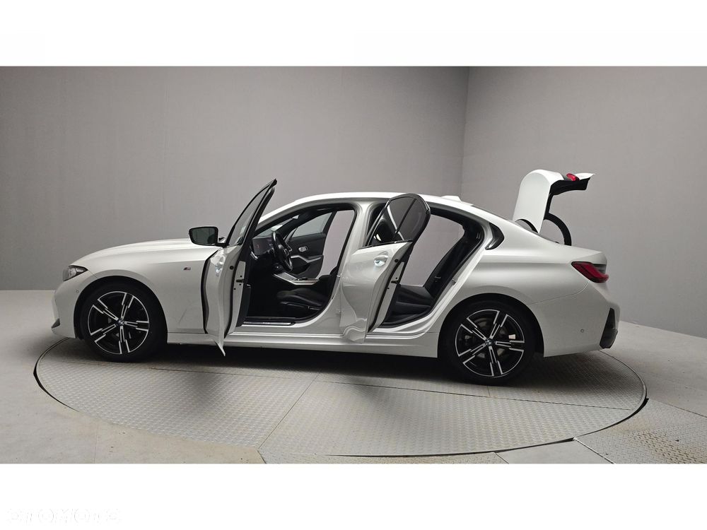 BMW Seria 3 320d xDrive mHEV M Sport - 14
