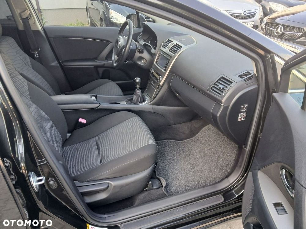 Toyota Avensis 2.2 D-4D Style - 12