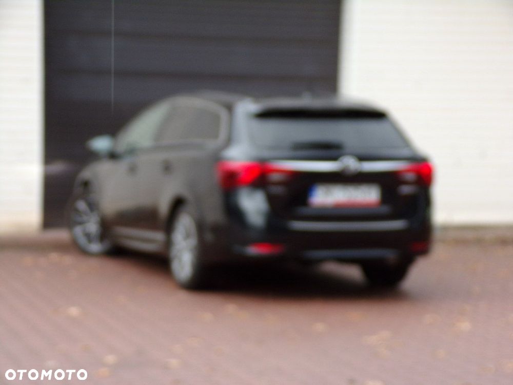 Toyota Avensis - 17