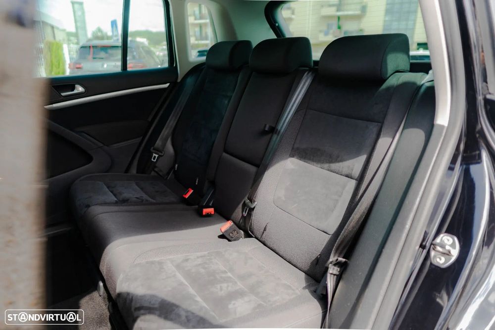 VW Tiguan 2.0 TDI DPF 4Motion BlueMotion DSG Exclusive - 11