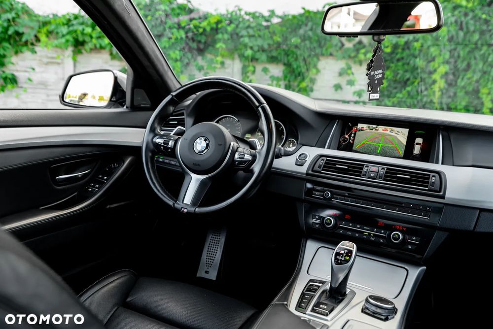 BMW Seria 5 M550d xDrive Sport-Aut - 29