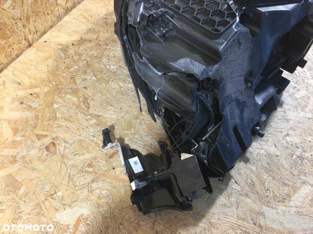 LAMPA PRAWA Mercedes EQS A2979067202 - 12