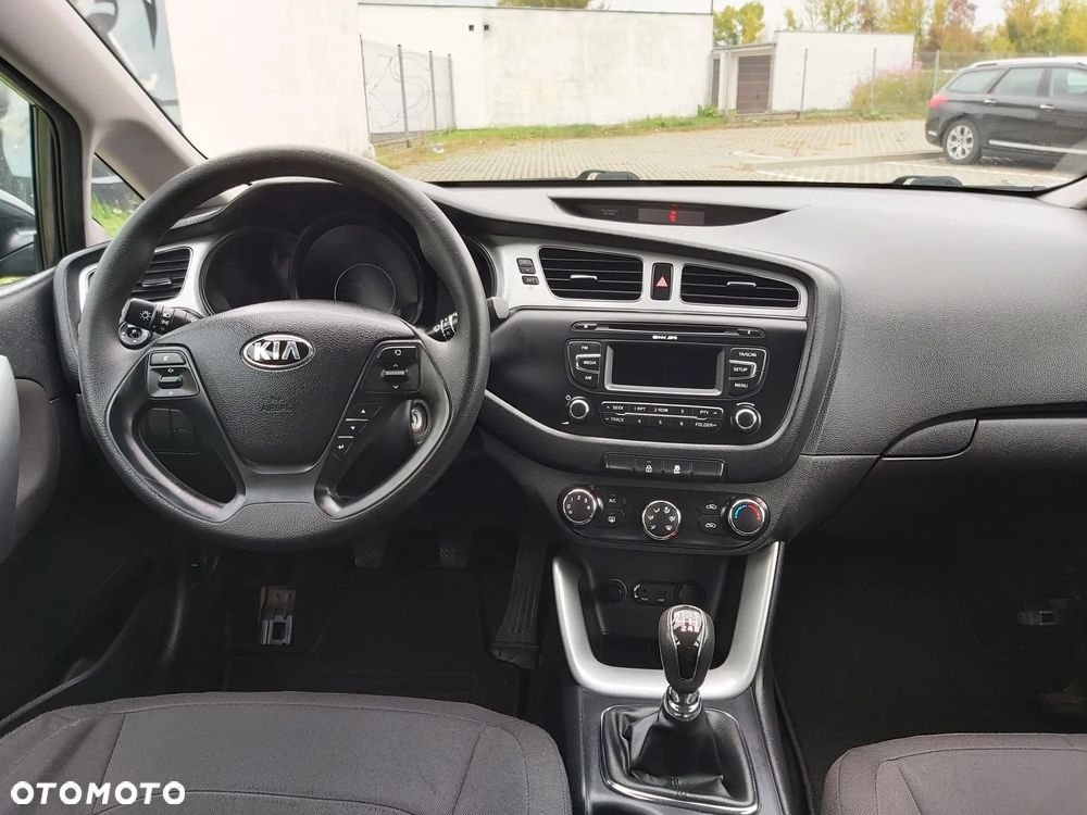 Kia Ceed 1.4 CRDi 90 SW Vision - 32