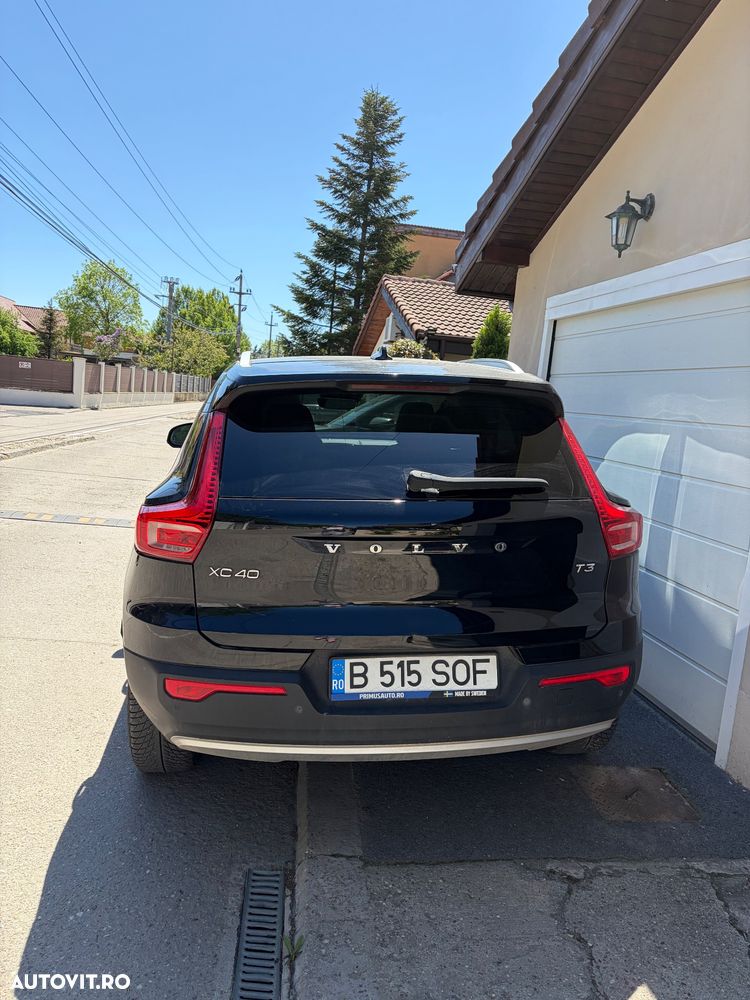 Volvo XC 40 T3 AT8 Momentum Pro - 4