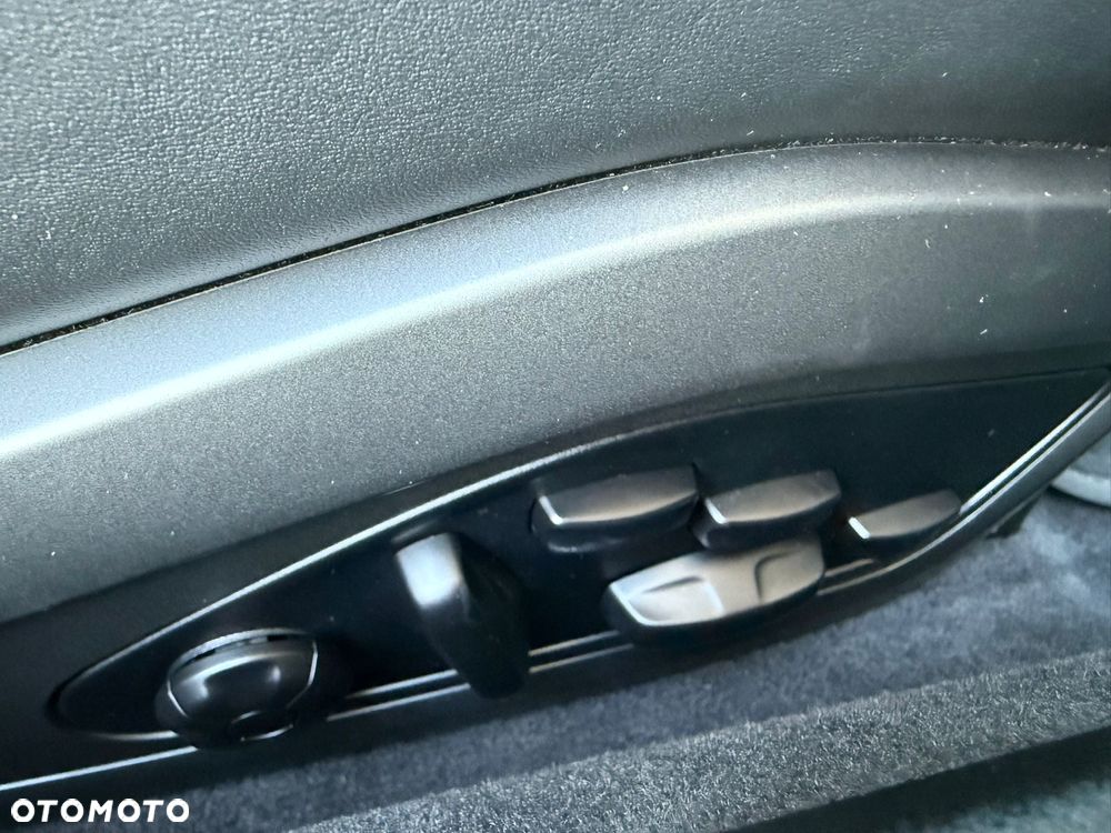 Porsche 911 Carrera 4 PDK - 33