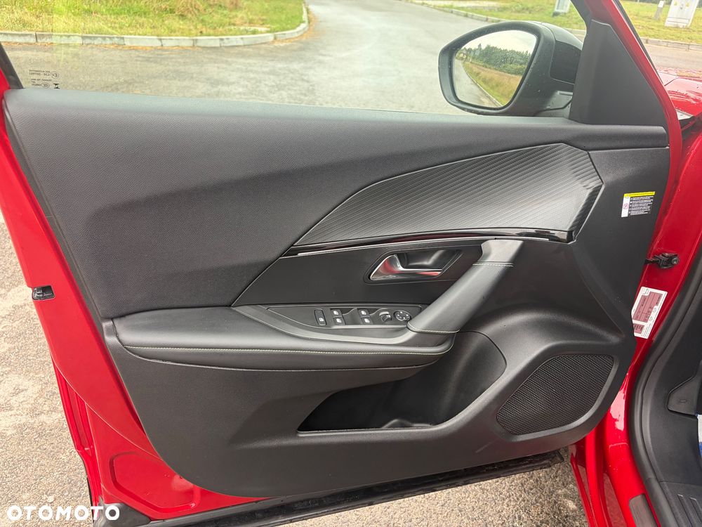 Peugeot 2008 Hybrid 136 e-DSC GT - 12
