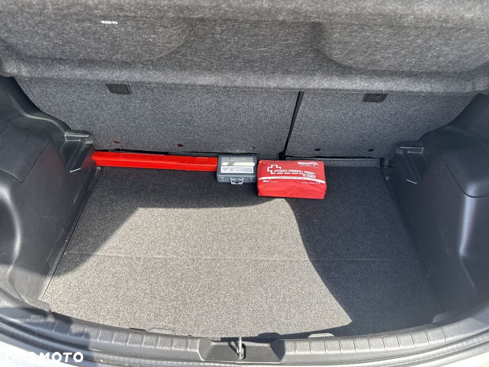 Toyota Yaris - 22
