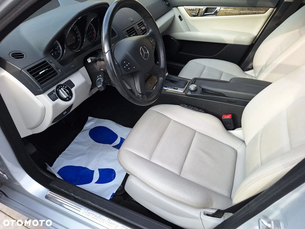 Mercedes-Benz Klasa C 250 CGI BlueEff Elegance - 22