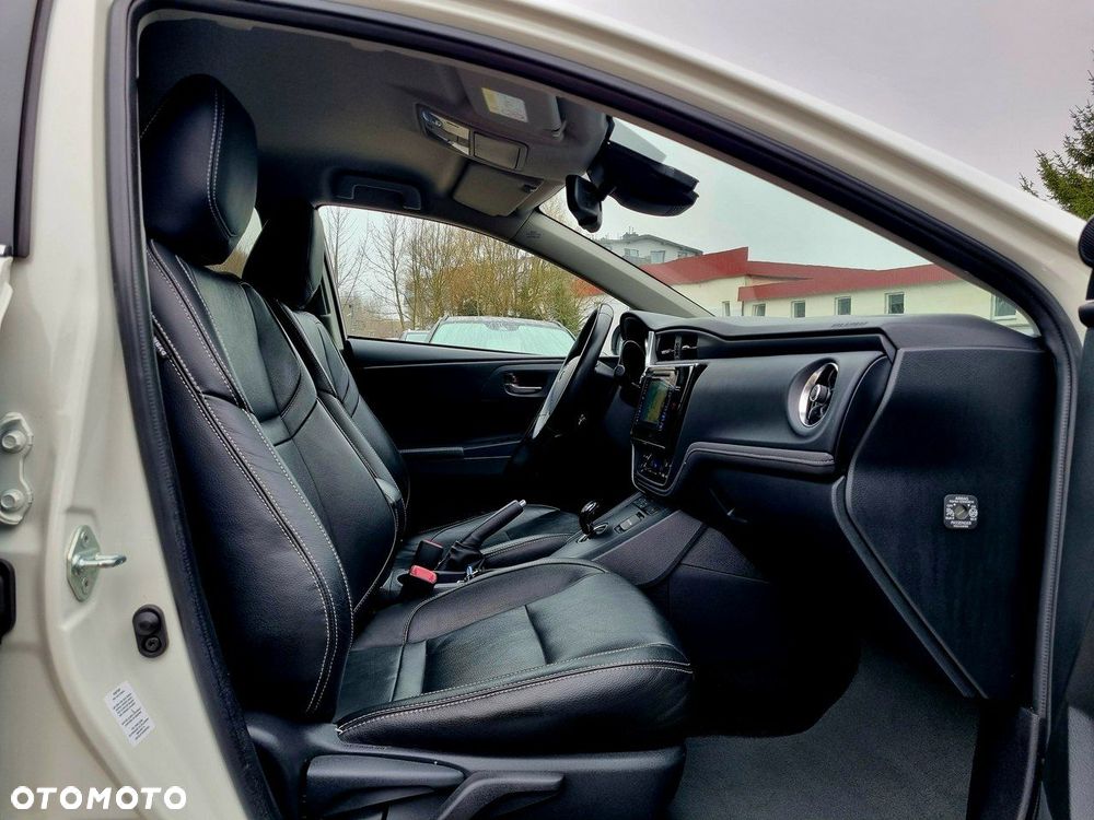 Toyota Auris Hybrid 135 Prestige - 11